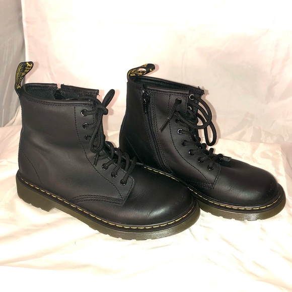 Dr. Martens kid’s black boots sz 3 - Picture 2 of 9